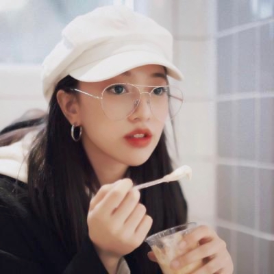 超赞!戴眼镜头像女生图片大放送👓 女生头像 第5张 超赞!戴眼镜头像女生图片大放送👓 女生头像 第5张