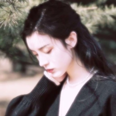 绝了!港式复古女生头像大集合✨ 女生头像 第15张 绝了!港式复古女生头像大集合✨ 女生头像 第15张