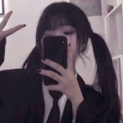 爱了!女孩拿手机挡脸图片头像合辑来袭🥳 女生头像 第13张 爱了!女孩拿手机挡脸图片头像合辑来袭🥳 女生头像 第13张