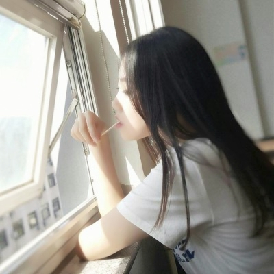 超A吸烟女生头像来袭,霸气拽酷风拉满💥 女生头像 第18张 超A吸烟女生头像来袭,霸气拽酷风拉满💥 女生头像 第18张