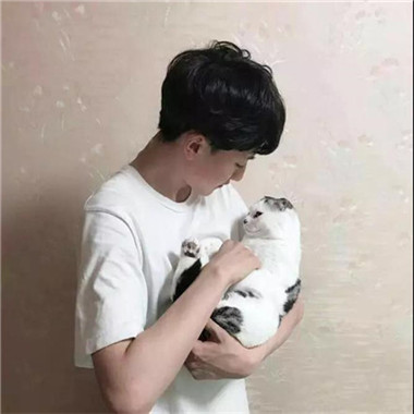 萌化啦!情侣抱宠物一男一女头像来袭💕 情侣头像 第1张 萌化啦!情侣抱宠物一男一女头像来袭💕 情侣头像 第1张