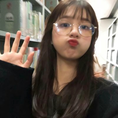 超赞!戴眼镜头像女生图片大放送👓 女生头像 第9张 超赞!戴眼镜头像女生图片大放送👓 女生头像 第9张