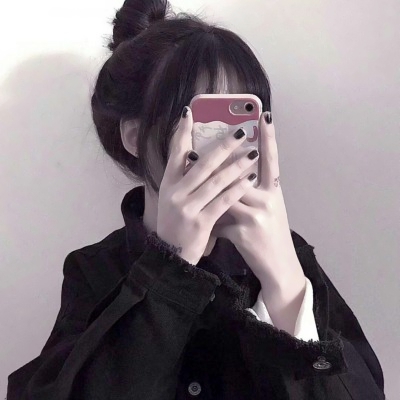 爱了!女孩拿手机挡脸图片头像合辑来袭🥳 女生头像 第9张 爱了!女孩拿手机挡脸图片头像合辑来袭🥳 女生头像 第9张