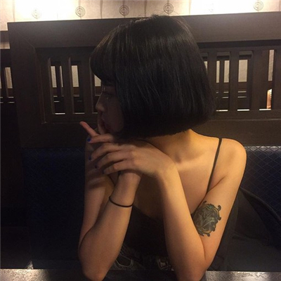 绝美露肩性感女生头像大放送✨ 女生头像 第3张