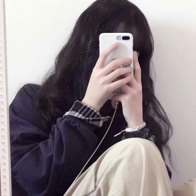爱了!女孩拿手机挡脸图片头像合辑来袭🥳 女生头像 第12张 爱了!女孩拿手机挡脸图片头像合辑来袭🥳 女生头像 第12张