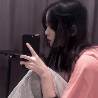 爱了!女孩拿手机挡脸图片头像合辑来袭🥳 女生头像 第32张 爱了!女孩拿手机挡脸图片头像合辑来袭🥳 女生头像 第32张