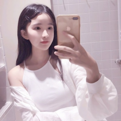 爱了!女孩拿手机挡脸图片头像合辑来袭🥳 女生头像 第24张 爱了!女孩拿手机挡脸图片头像合辑来袭🥳 女生头像 第24张