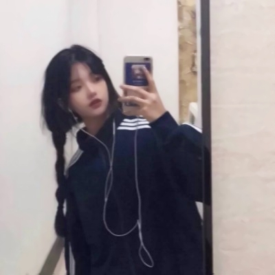 爱了!女孩拿手机挡脸图片头像合辑来袭🥳 女生头像 第34张 爱了!女孩拿手机挡脸图片头像合辑来袭🥳 女生头像 第34张