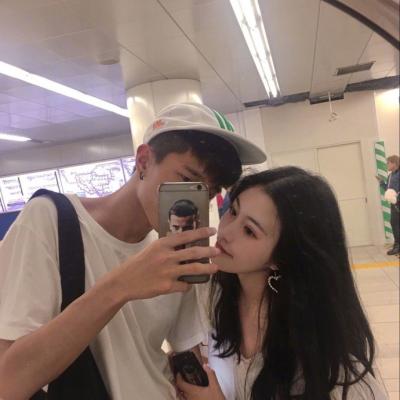 超有创意!手机遮脸一左一右情侣头像大集合📱 情侣头像 第18张 超有创意!手机遮脸一左一右情侣头像大集合📱 情侣头像 第18张