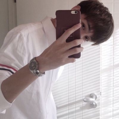 超真实帅哥拿手机自拍照像来袭📱 男生头像 第4张 超真实帅哥拿手机自拍照像来袭📱 男生头像 第4张