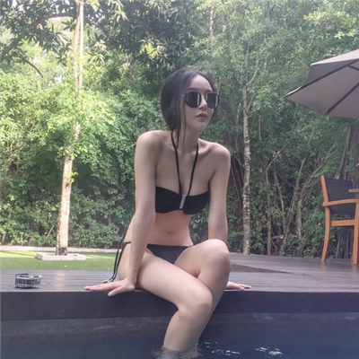 绝美露肩性感女生头像大放送✨ 女生头像 第12张