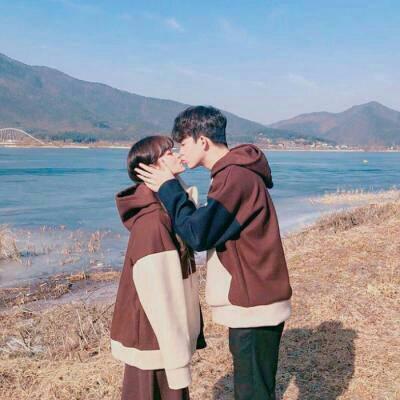 一左一右的双人情侣意境头像来啦💕 情侣头像 第4张