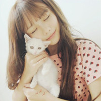 超甜！怀里抱猫的一男一女情侣头像来啦 情侣头像 第1张