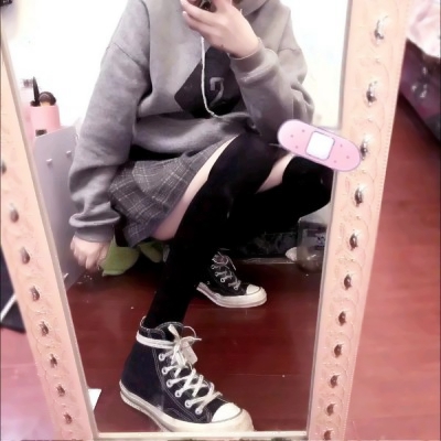 被这组短裙部位女生头像美哭啦🥰 女生头像 第2张