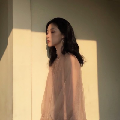 被这组高级质感御姐风真人头像美麻了😍 女生头像 第19张