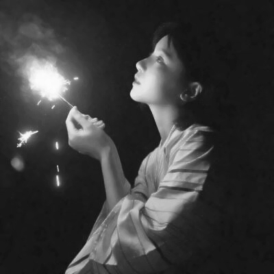 被帅到❗真人超酷黑白女生头像来袭 女生头像 第4张 被帅到❗真人超酷黑白女生头像来袭 女生头像 第4张