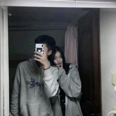 磕到了🥰不露脸双人一左一右情侣头像 情侣头像 第12张 磕到了🥰不露脸双人一左一右情侣头像 情侣头像 第12张