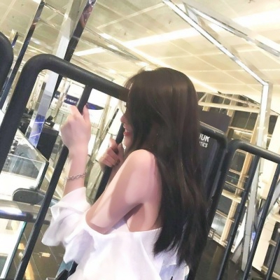 被这组高级质感御姐风真人头像美麻了😍 女生头像 第16张