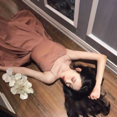 被这组高级质感御姐风真人头像美麻了😍 女生头像 第9张
