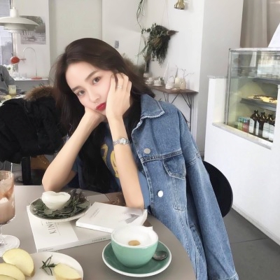被这组高级质感御姐风真人头像美麻了😍 女生头像 第10张