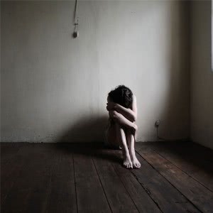 一眼心动!孤独感拉满的女生蹲姿背影头像✨ 女生头像 第4张 一眼心动!孤独感拉满的女生蹲姿背影头像✨ 女生头像 第4张