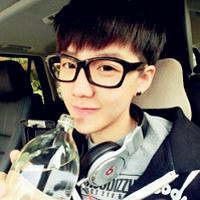 眼镜男神来袭!戴眼镜男生头像大放送👓 男生头像 第15张 眼镜男神来袭!戴眼镜男生头像大放送👓 男生头像 第15张