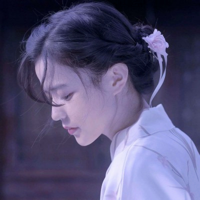 狠狠共情！满是伤感回忆的女生头像🥺 女生头像 第2张