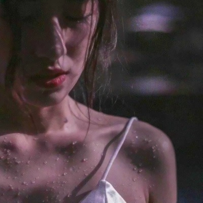 👸凸显绝美锁骨的女生头像来咯 女生头像 第7张