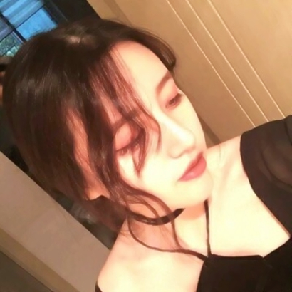 一眼心动!简单气质女生头像来袭🥰 女生头像 第26张 一眼心动!简单气质女生头像来袭🥰 女生头像 第26张