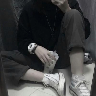 被帅到！不露脸的男生部位帅气头像😍 男生头像 第2张
