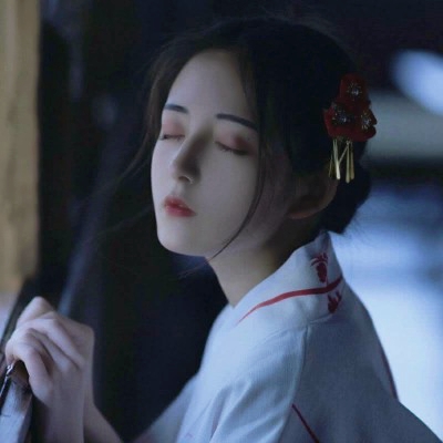 狠狠共情！满是伤感回忆的女生头像🥺 女生头像 第3张