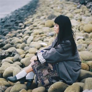 一眼心动!孤独感拉满的女生蹲姿背影头像✨ 女生头像 第12张 一眼心动!孤独感拉满的女生蹲姿背影头像✨ 女生头像 第12张