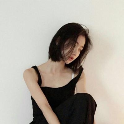 短发女生侧脸头像，太飒啦！ 女生头像 第9张