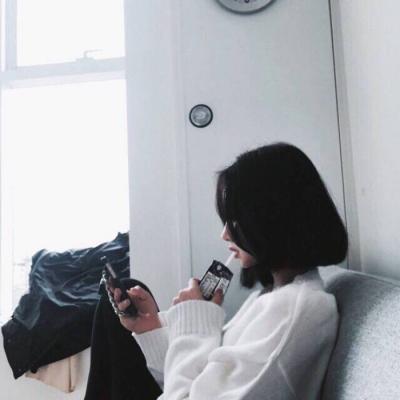 短发女生侧脸头像，太飒啦！ 女生头像 第4张