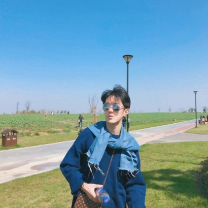 帅炸！超有街拍感的男生头像来啦 男生头像 第1张