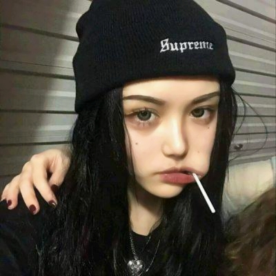 👸Supreme风女生头像，潮人必备！ 女生头像 第18张