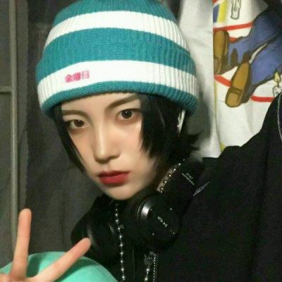 👸Supreme风女生头像，潮人必备！ 女生头像 第25张