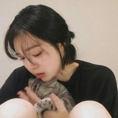 超绝！抱猫咪的清新女生头像来袭 女生头像 第15张