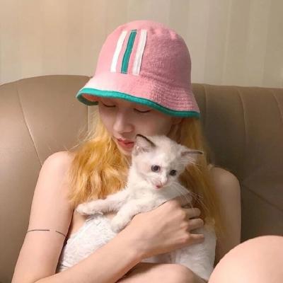 超绝！抱猫咪的清新女生头像来袭 女生头像 第21张