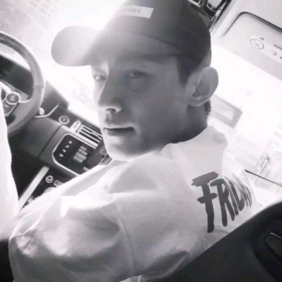 超酷黑白系男生头像来袭,帅到犯规! 男生头像 第9张 超酷黑白系男生头像来袭,帅到犯规! 男生头像 第9张