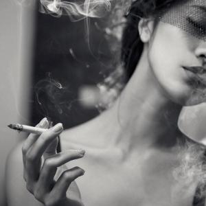 绝美!孤独氛围感女生头像大集合 女生头像 第11张 绝美!孤独氛围感女生头像大集合 女生头像 第11张