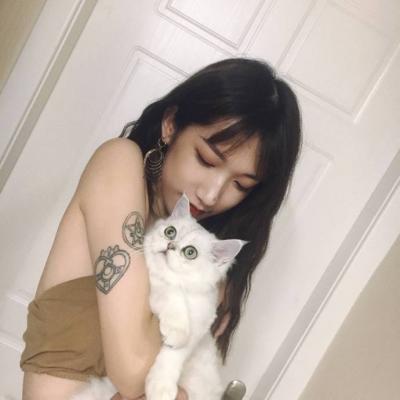 超绝！抱猫咪的清新女生头像来袭 女生头像 第10张