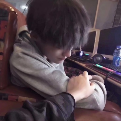 超A男头来啦！帅酷感拉满 男生头像 第16张