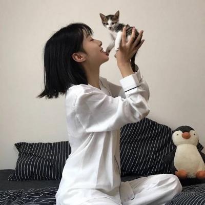 超绝！抱猫咪的清新女生头像来袭 女生头像 第16张