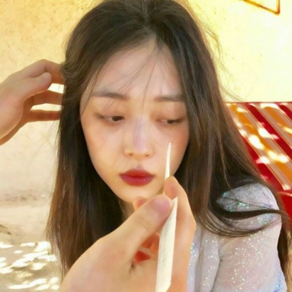 狠狠安利！成熟女人头像大放送 女生头像 第15张