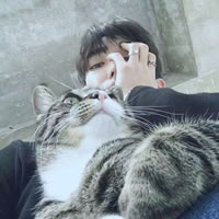 被狠狠拿捏!抱猫的男生头像太绝啦 男生头像 第3张 被狠狠拿捏!抱猫的男生头像太绝啦 男生头像 第3张