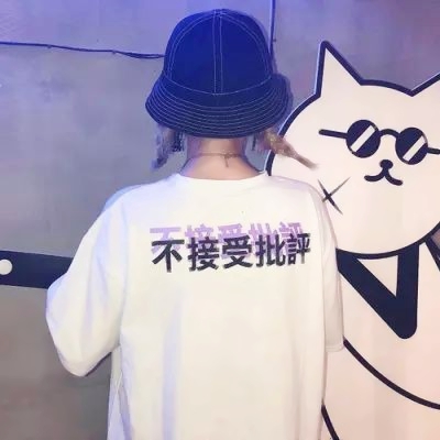 酷飒来袭!戴帽子的女生头像超霸气