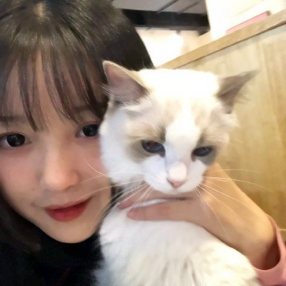 微信头像女冷淡风，自带一种疏离感 女生头像 第15张