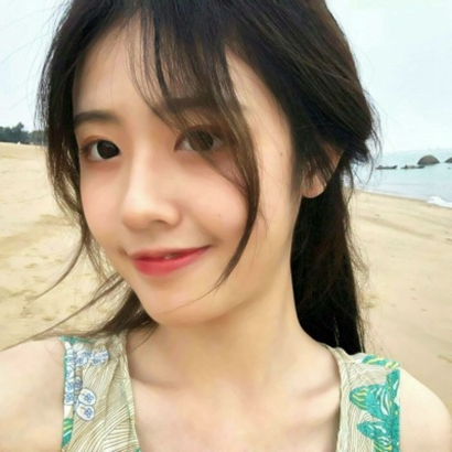 微信头像女冷淡风，自带一种疏离感 女生头像 第8张