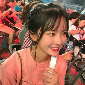 被这组清新时尚美女生头像拿捏住啦 女生头像 第6张